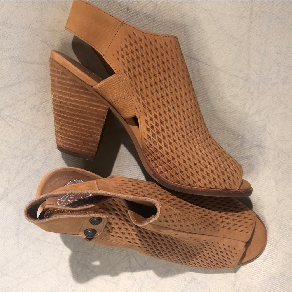 Vince Camuto 💐size 6.5 laser cut wooden heels. - Picture 5 of 12